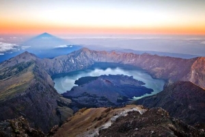 Mount Rinjani Trekking 8 Days 7 Nights